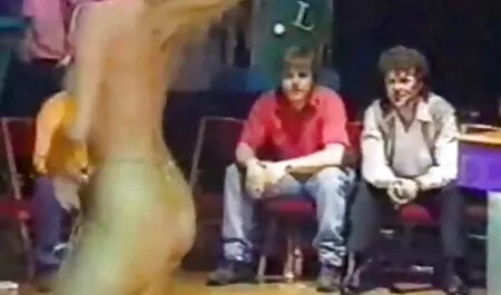Жени блондинка кучка domashno porno на върха