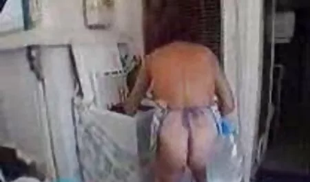 Той дава на момичето проста и я хвана в различни любитель домашнего порно позиции