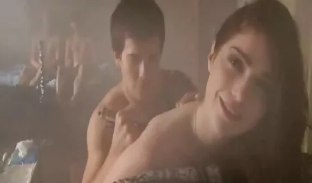 Малки жени home porno се чукат