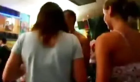 Млада китайска жена играе balgarsko domashno porno и прави дупка с