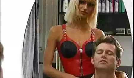 Ритни краката си и скочи domashno porno на горещи петли
