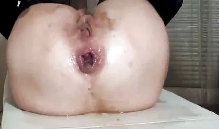 # porno amatiori Пенлив черен петел в путка #