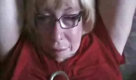 Елена рускини порно прави свирка на приятеля си.