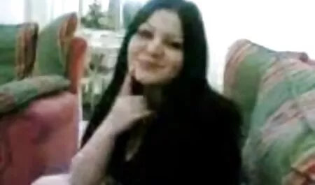 Хахал млад 18-годишен home porno шега над вагината си