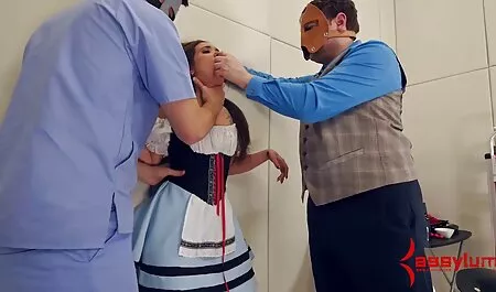Мама и руско българско порно бебе са в кухнята.