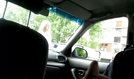 С играчка, която я довежда българско порно до оргазъм,