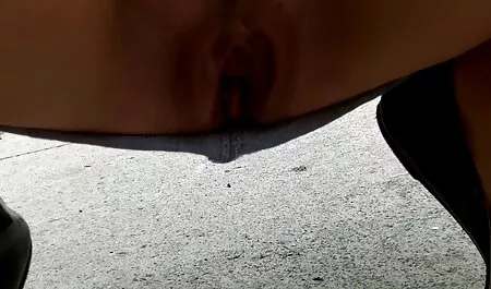 Той се изпика с жена си на плажа, домашно бг порно